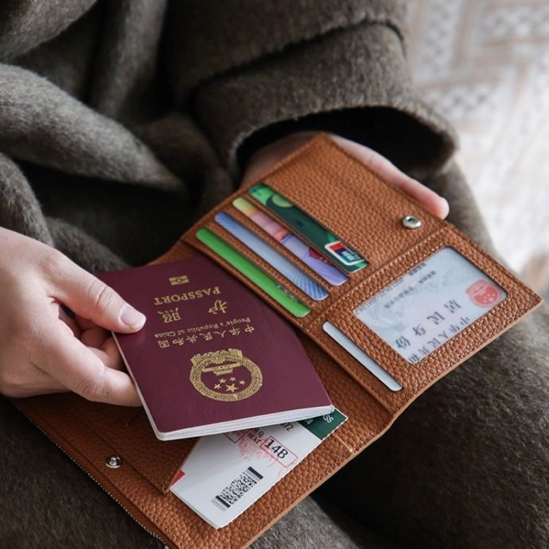 レザーパスポートホルダーカバーケース防水旅行クレジットカード - Men'S Accessories Wallet のレビューと価格