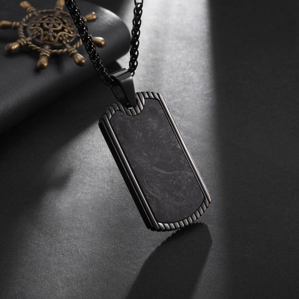 カーボンファイバーペンダントステンレス鋼ミリタリーブランドペ - Men Accessories List のレビューと価格